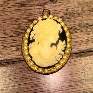 Elegant Cameo Pendant with Pearl Accents